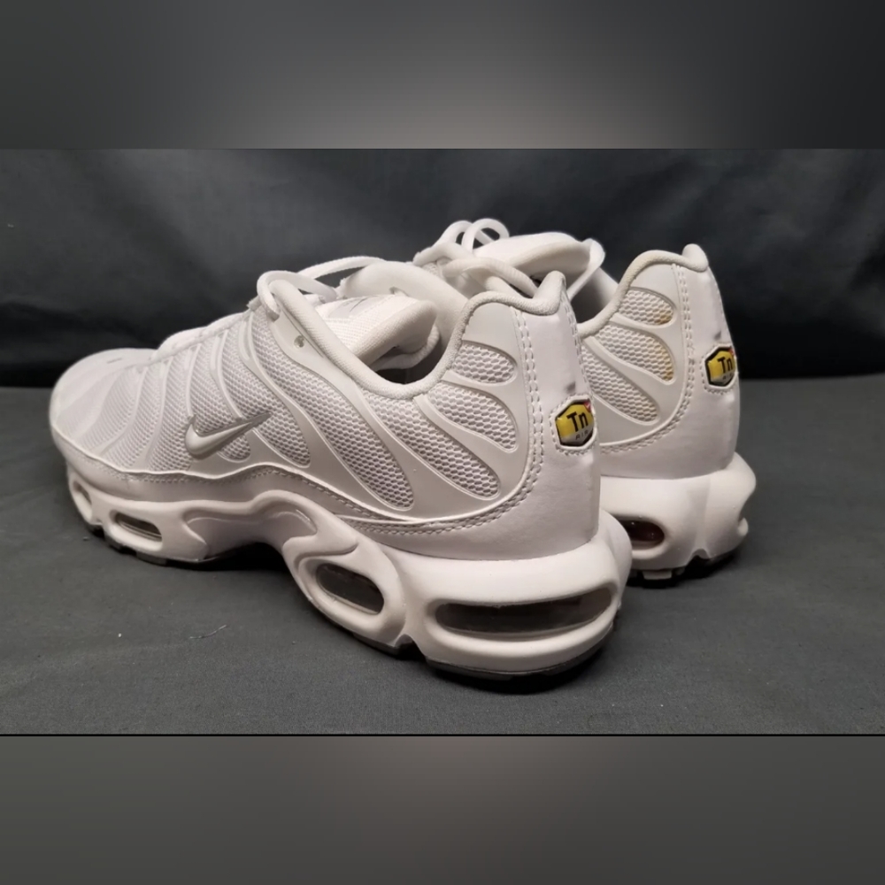 NWOB Nike Women's All-White Mesh Air-Style Sneakers - Picture 3 of 5